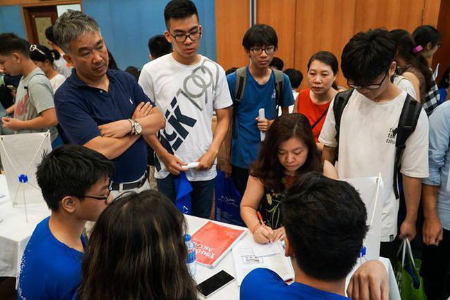 Điều kiện tiếp nhận học sinh Việt Nam về nước theo quy định mới nhất 