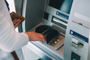 Thí điểm rút tiền bằng thẻ căn cước công dân gắn chip